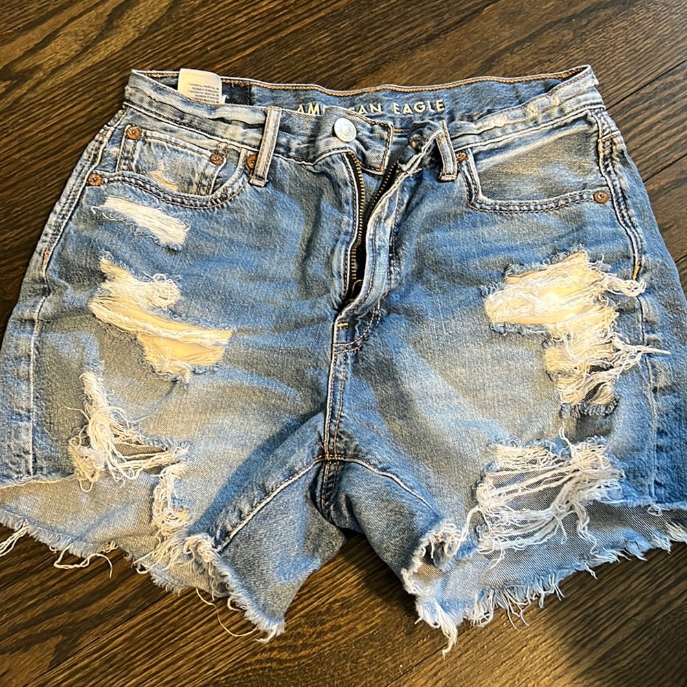 American Eagle Size 0. Boyfriend denim shorts